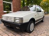 Fiat Uno Turbo i.e. Mk 1, Oldtimer - weiße Fiat Uno