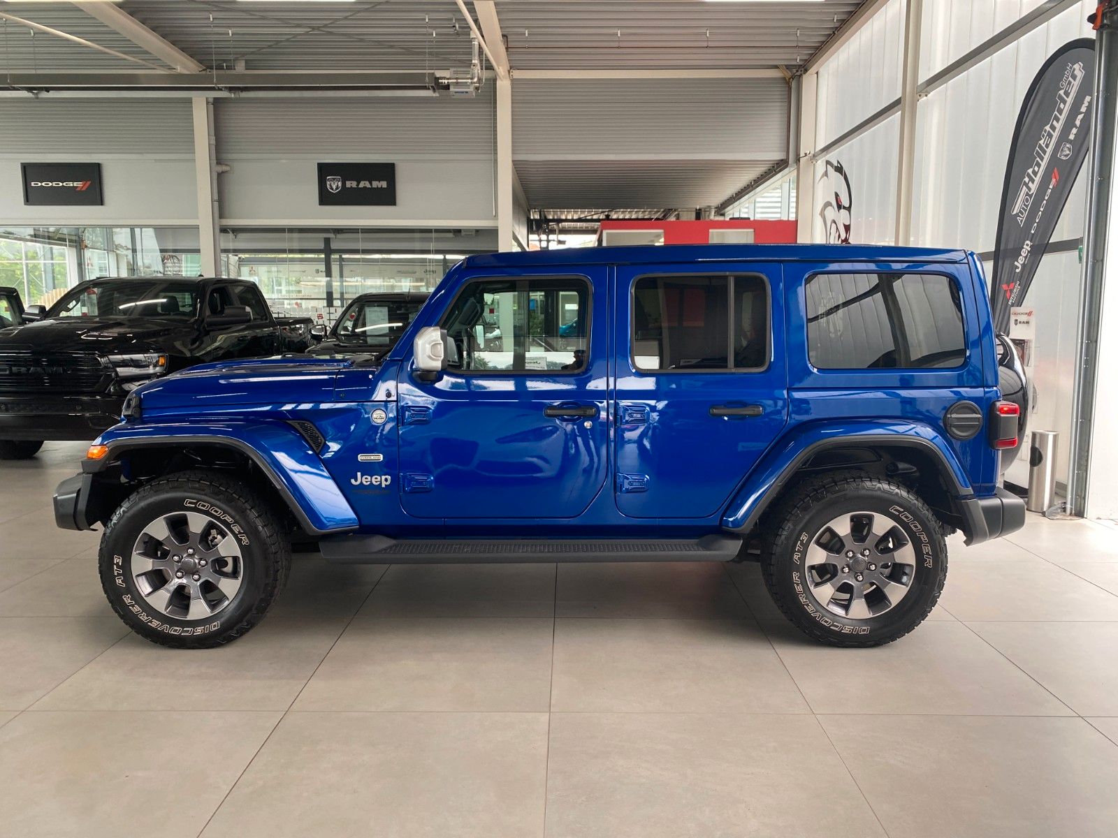 Fahrzeugabbildung Jeep Wrangler Unlimited 2.0 T-GDI Sahara Overland Sky