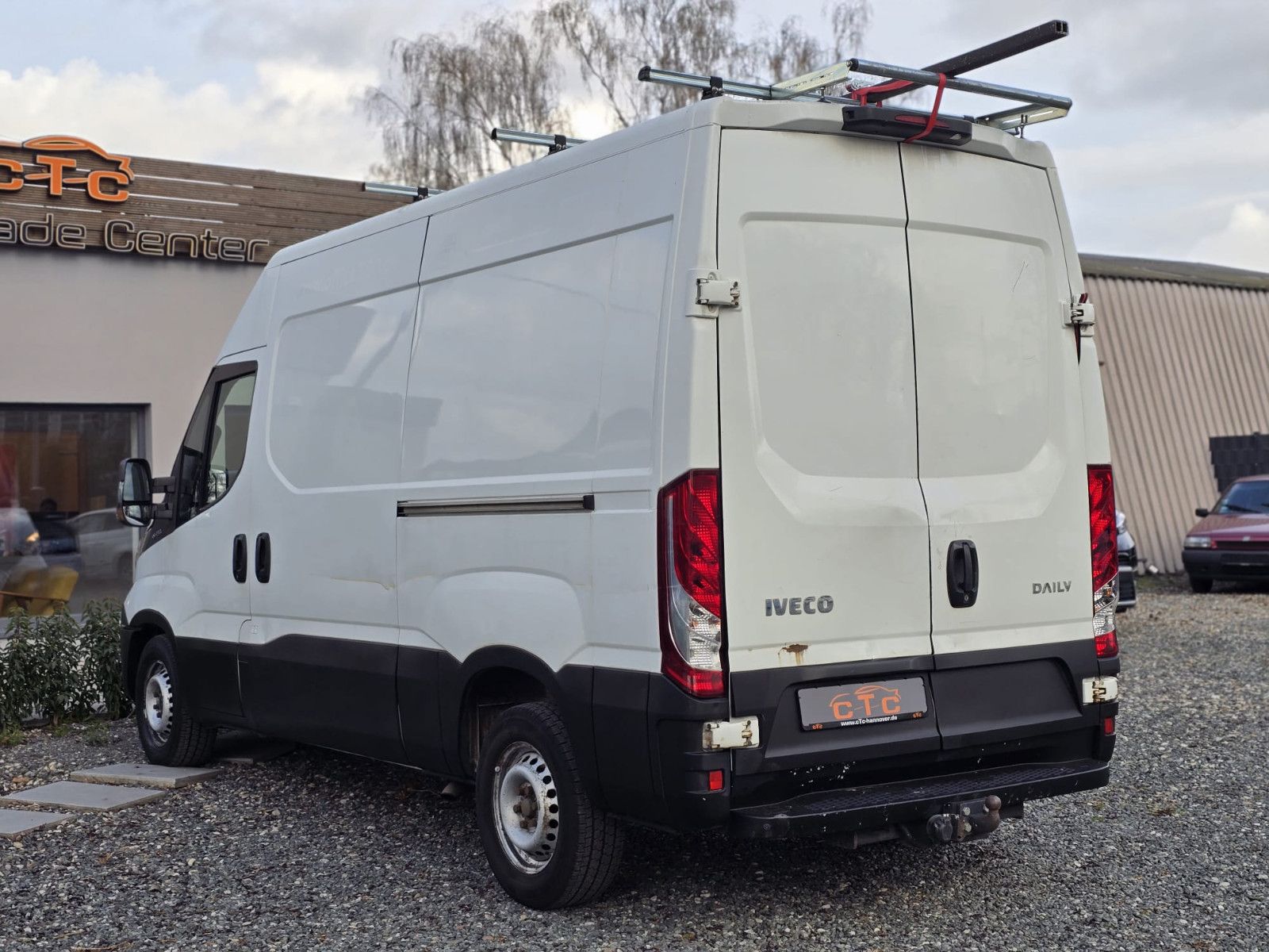 Fahrzeugabbildung Iveco Daily Kasten L3H2/Radstand 3520/AHK 3,5t/TÜV-NEU