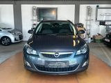 Opel Astra J Sports Tourer XENON/LENKRAD-HZG/SHZ/AHK - Opel Astra aus 2010: Sports Tourer