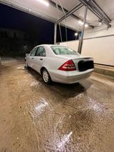 Mercedes-Benz Mercedes Benz C180 129 PS LPG Gasanlage - Mercedes-Benz C 180 mit LPG-Antrieb: Limousine