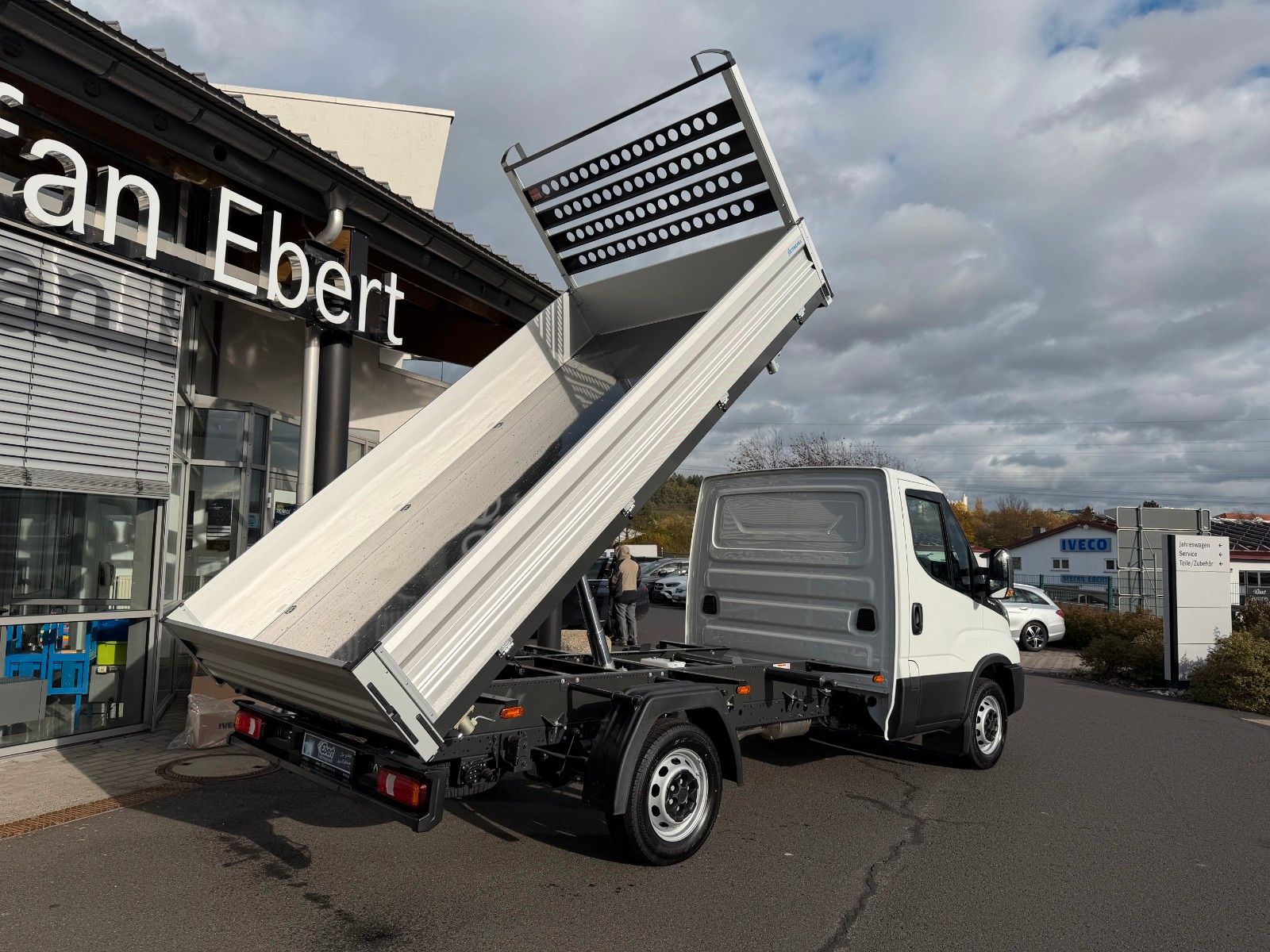 Fahrzeugabbildung Iveco Daily 35S14 A8*R3.450mm*Automatik*Kamera*3Sitze*