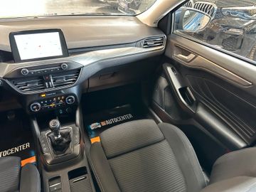 Ford Focus Lim. Titanium *Navi*AHK*LED*