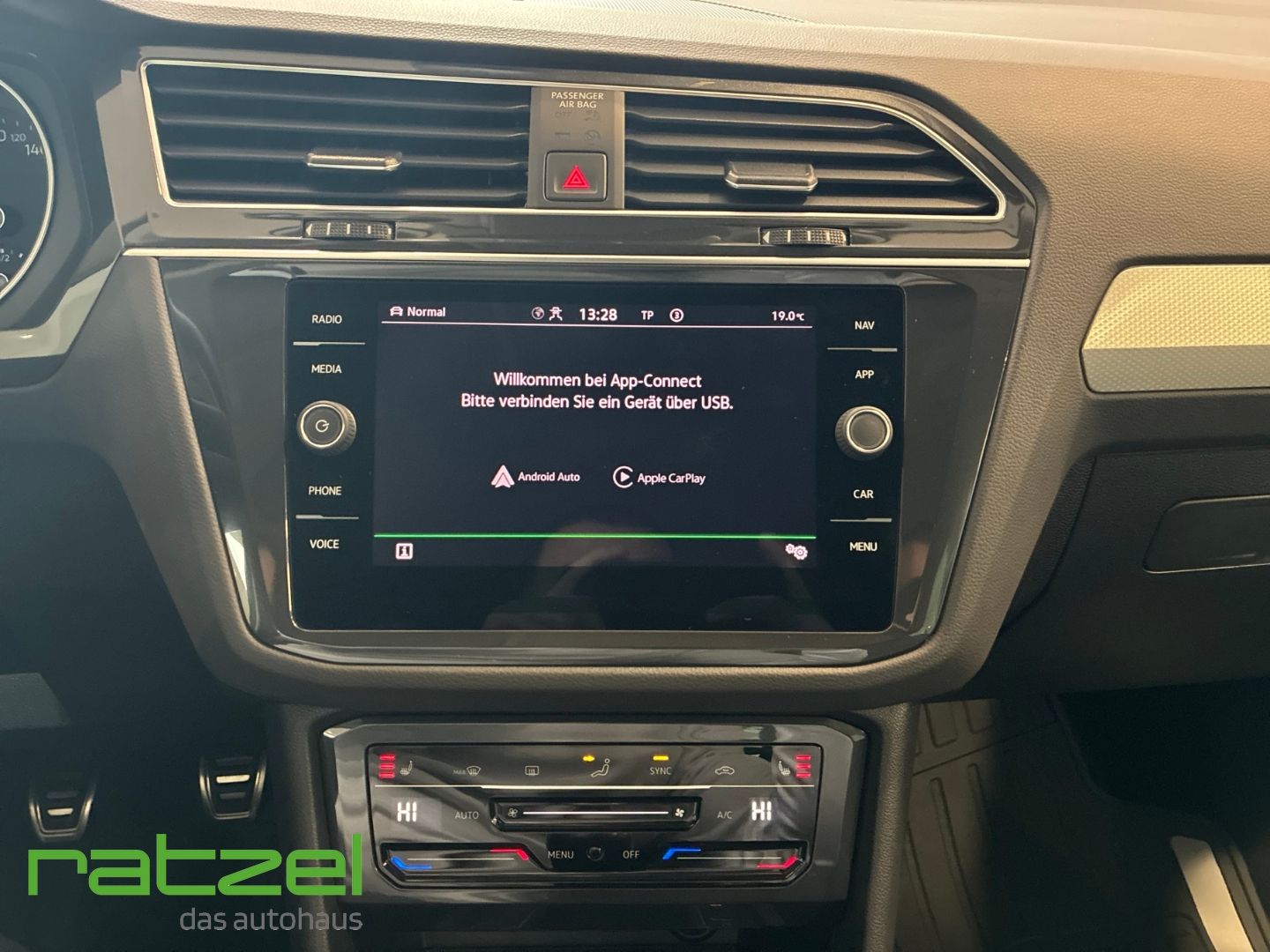 Fahrzeugabbildung Volkswagen Tiguan 1.5 TSI Life Navi Sitzhzg. LED ACC Light/