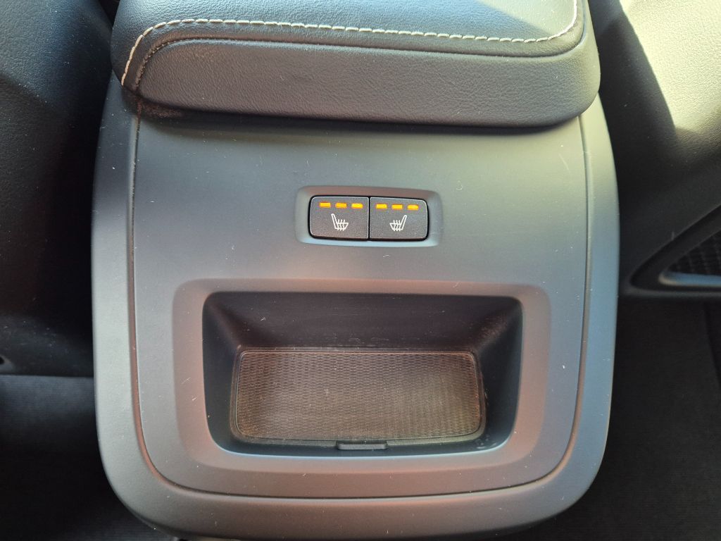 Fahrzeugabbildung Volvo XC60 B4 D Plus Dark+HarmanKardon+Fahrerassist.