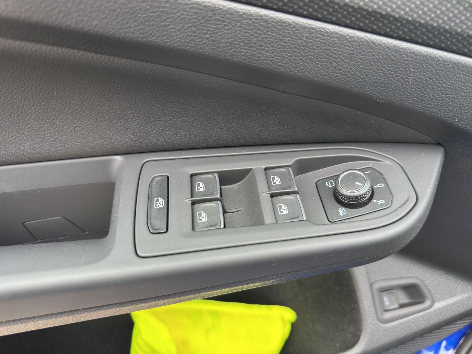 Fahrzeugabbildung Volkswagen Golf VIII Variant R 4M DSG MATRIX ACC HuD AID PA