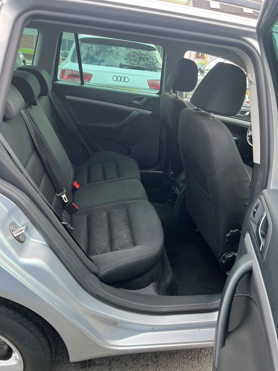 Fahrzeugabbildung SKODA Octavia 1.6 TDI Combi Family * NAVI *AHK*