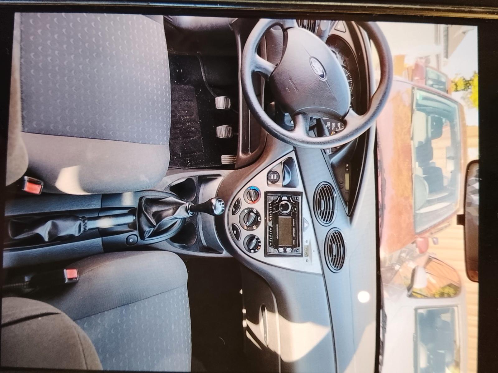 Ford Focus 2004 — photo 6