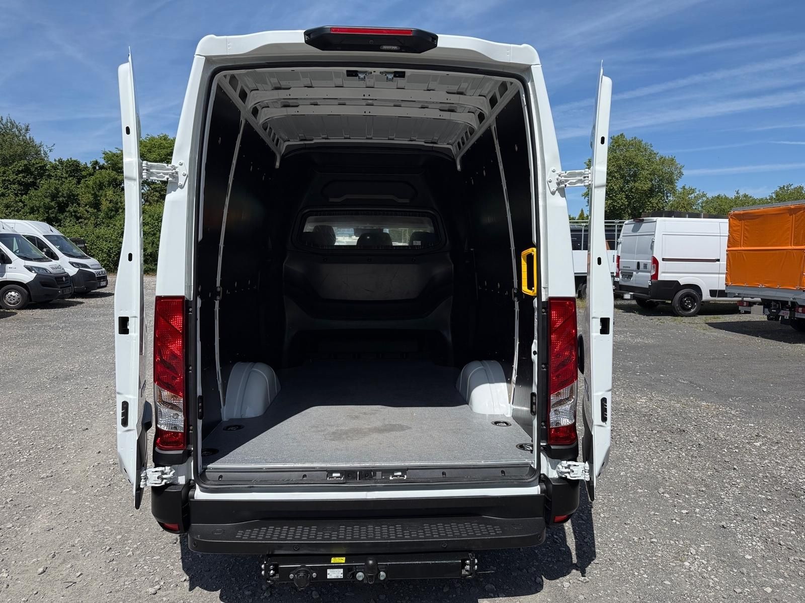 Fahrzeugabbildung Iveco Daily 35S18HA8 CRV/P Multicab