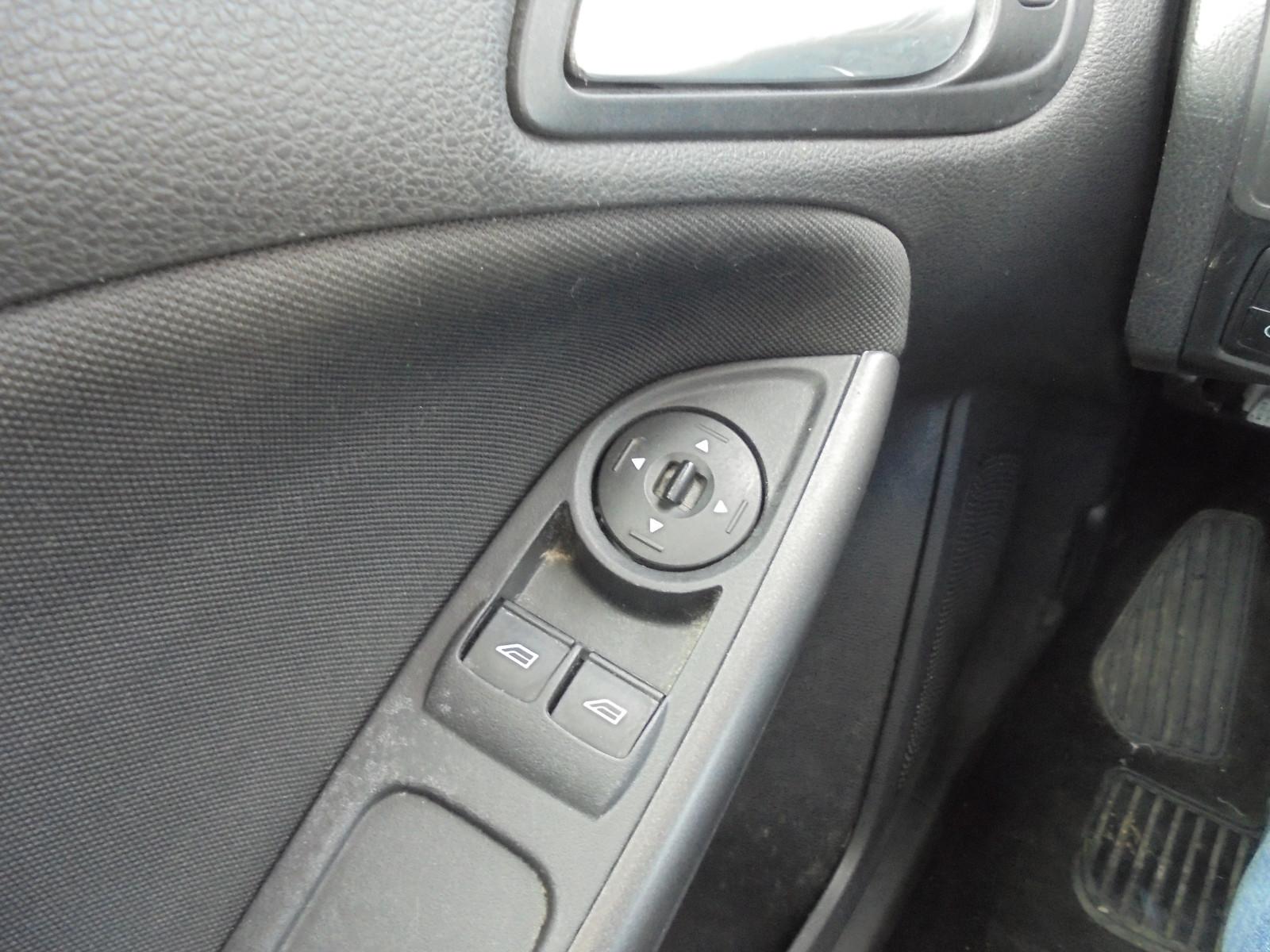 Ford Focus 2015 — photo 16