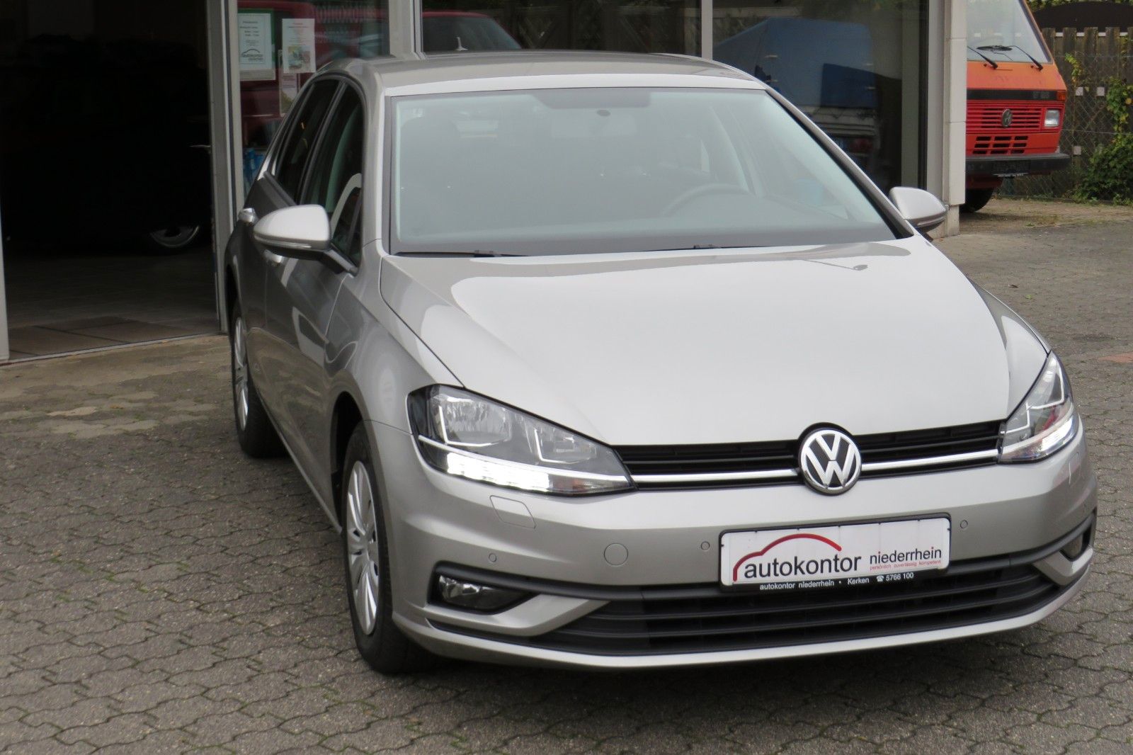 Fahrzeugabbildung Volkswagen Golf VII LIM. SITZH. TELVOR 8-FACH 4T. PDC 1.HD