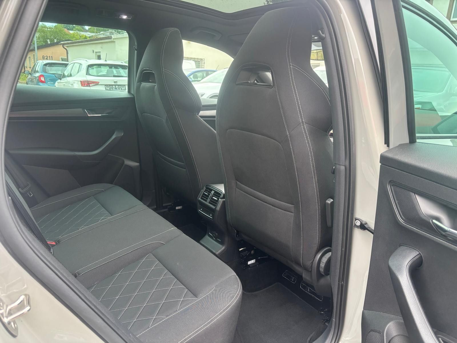 Fahrzeugabbildung SKODA Karoq SportLine 4x4-ACC-PANO-VIRTUAL-KAM-SHZ-LED