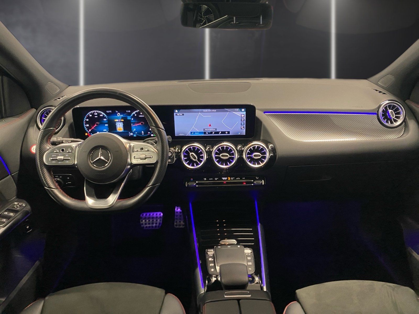 Fahrzeugabbildung Mercedes-Benz GLA 250 4M AMG*AHK*Pano*Totwinkel*Kam*Easy-Pack*