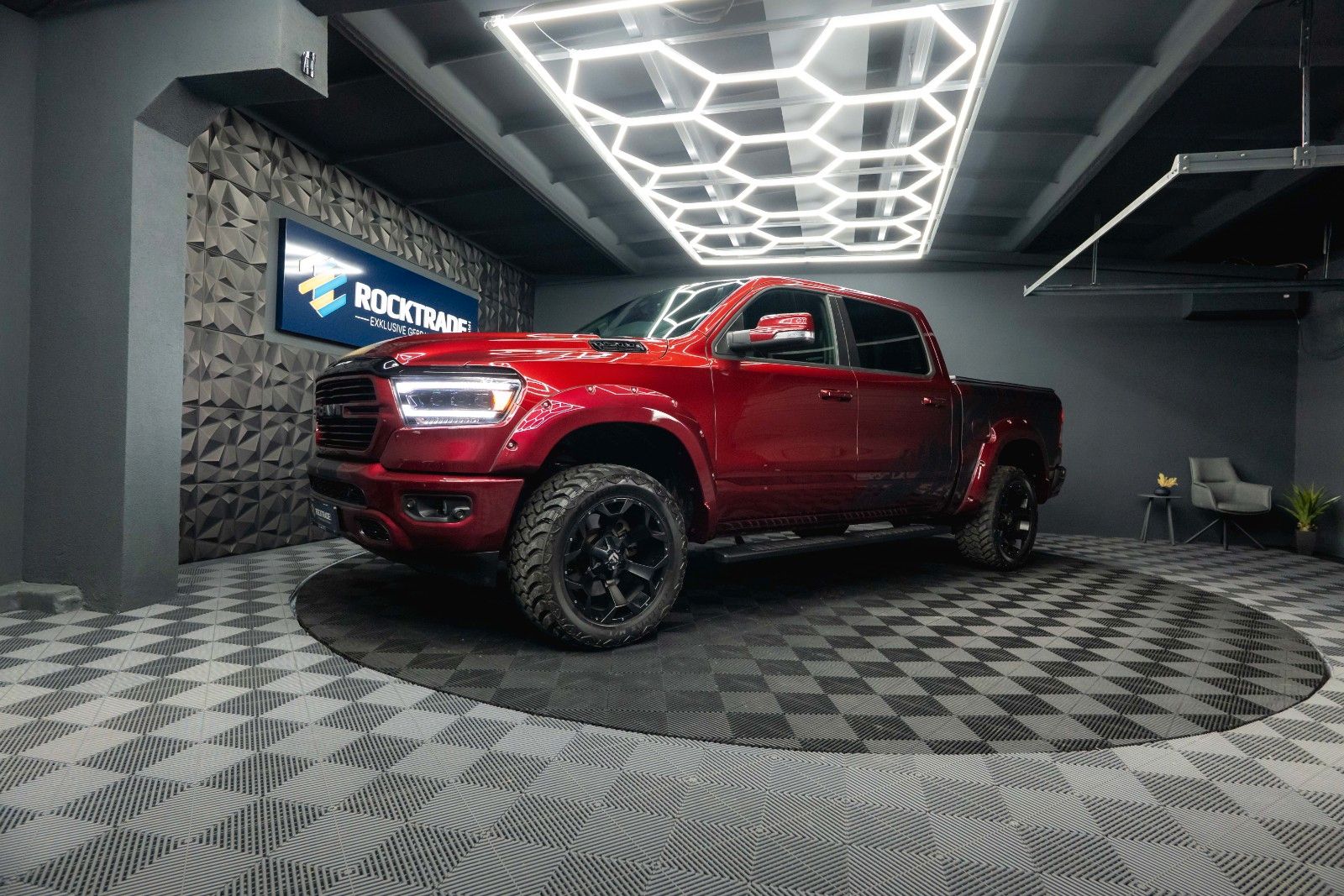 Fahrzeugabbildung Dodge RAM 5.7 V8 HEMI 4x4 OFFROAD Night-Paket *LED*19%