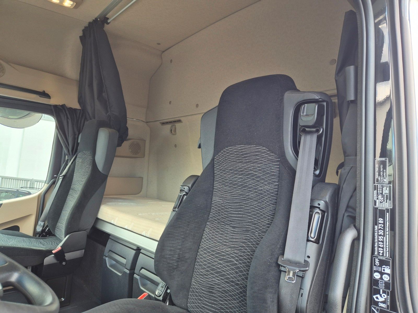 Fahrzeugabbildung Mercedes-Benz Actros 1848 LS Hydraulik Reatarder Standklima