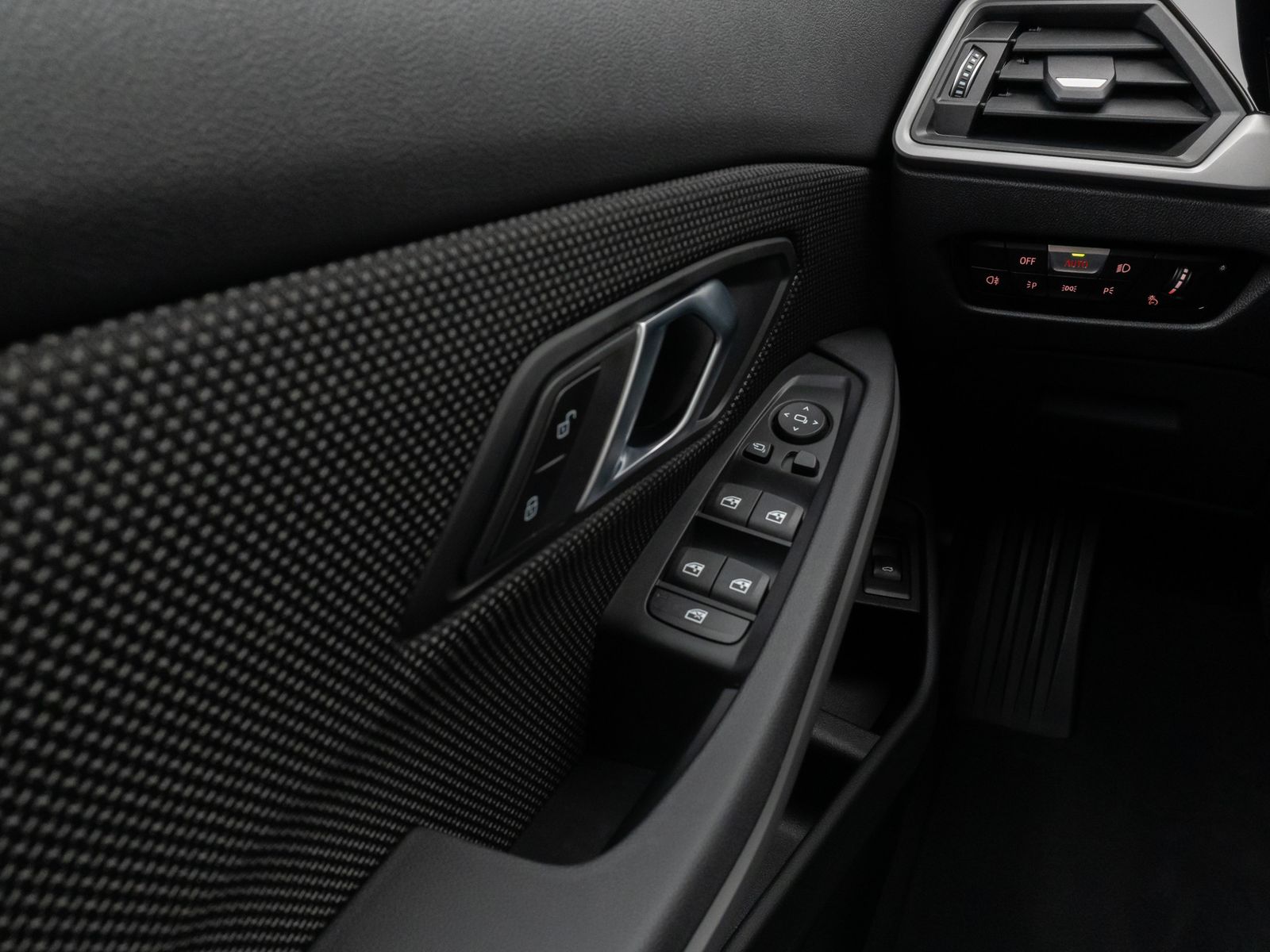 Fahrzeugabbildung BMW 320d  DAB CockPit+ Lordos PDC Geschwindigkeitsre