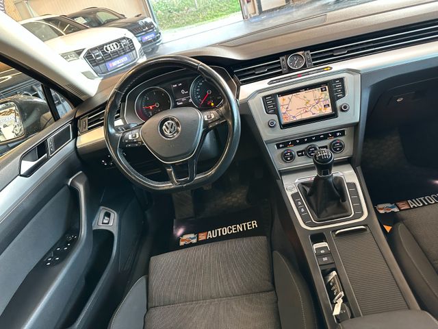 MYAUTOCENTER – Gebraucht- und Jahreswagen mit Werkstattservice in Pfaffenhofen Volkswagen Passat Variant Comfortline *4Motion*Kamera*AHK*
