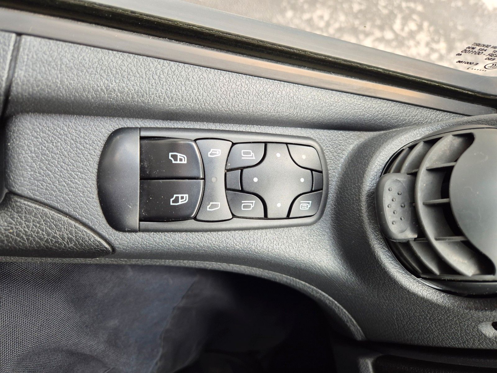 Fahrzeugabbildung Mercedes-Benz Atego 818 L 4x2 LBW ThermoKing V-600