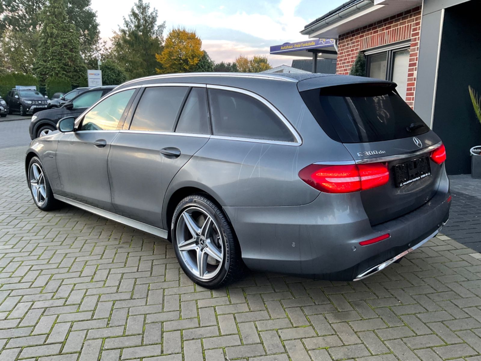 Fahrzeugabbildung Mercedes-Benz E 300 de T Autom,AMG,LED,Distronic,Kamera