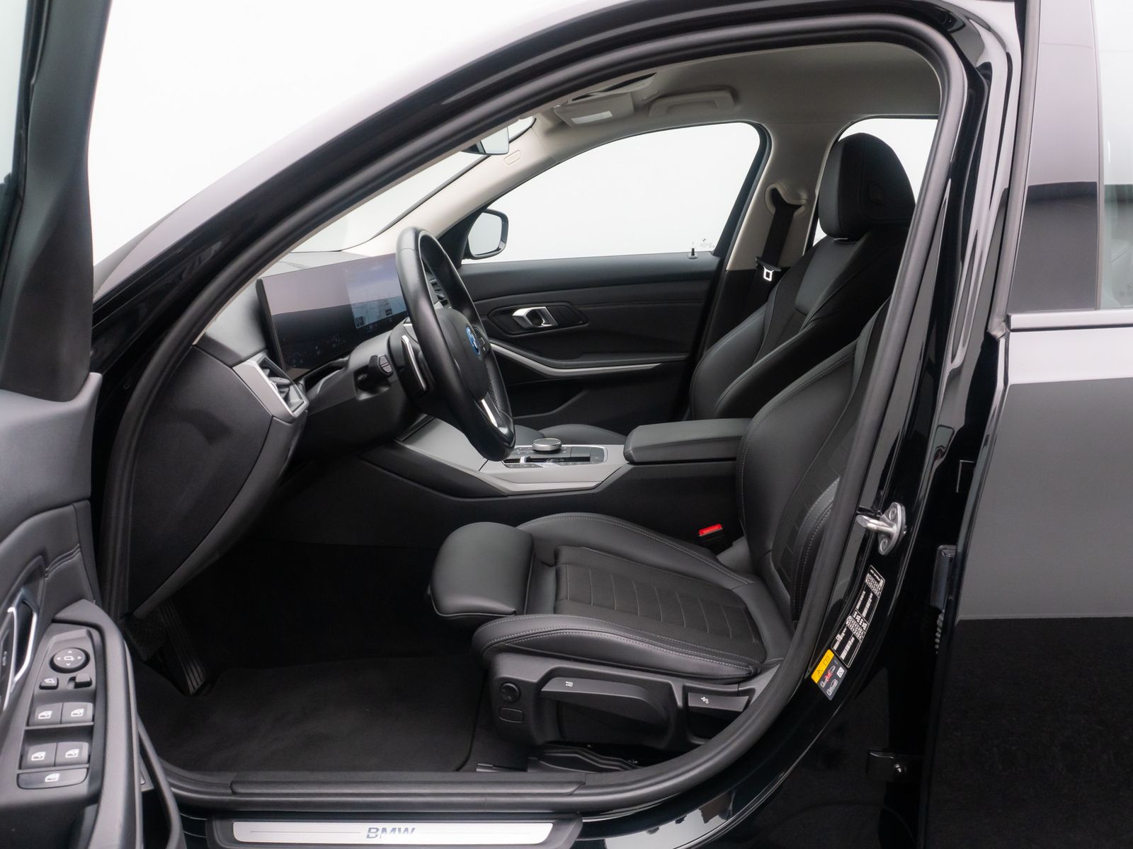 Fahrzeugabbildung BMW 330e DAB Widscreen Geschwindigkeitsreg Sport PDC
