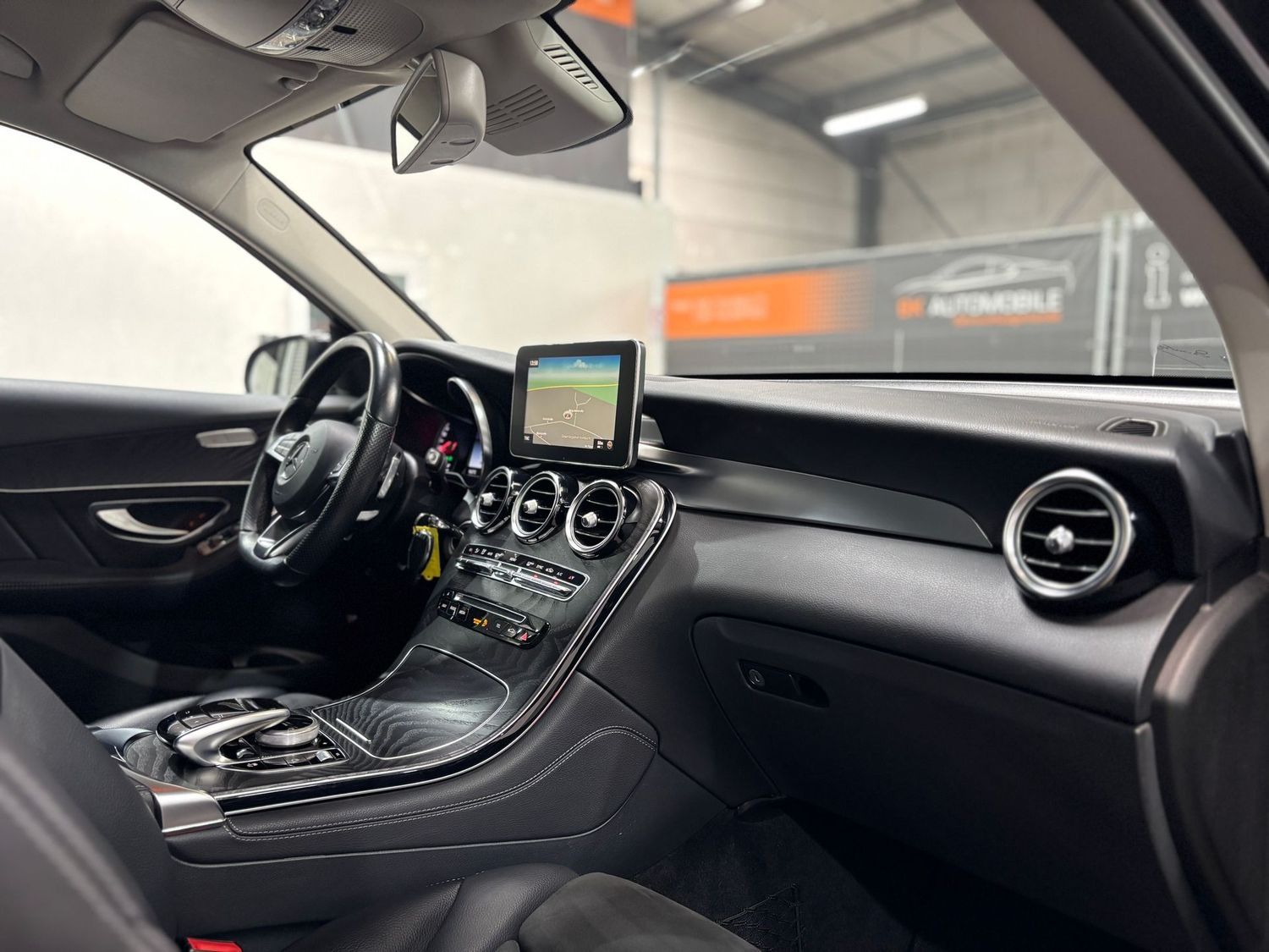 Fahrzeugabbildung Mercedes-Benz GLC 250 d AMG 4Matic#LED#Spur#360°#Alcantara