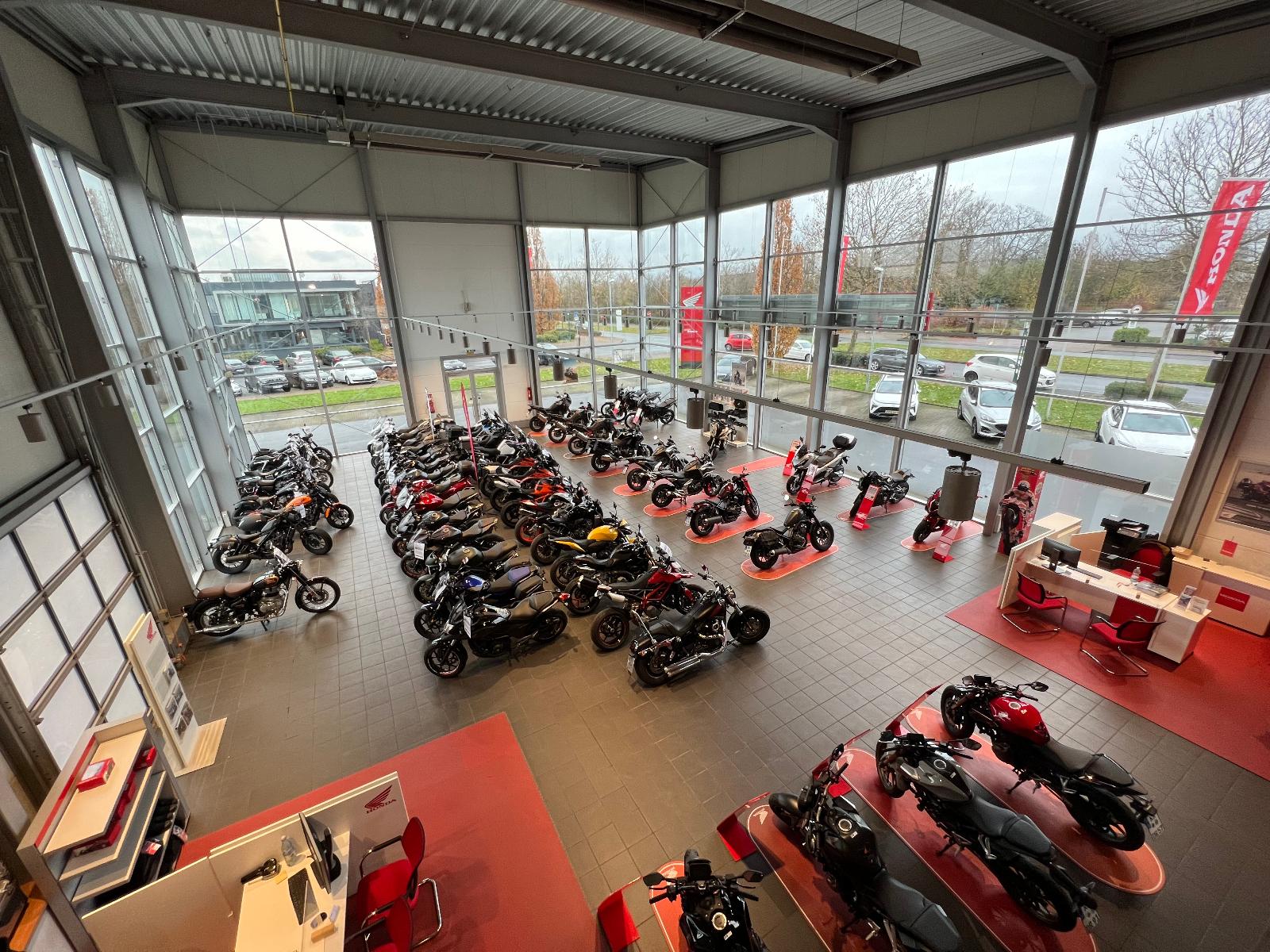 showroom-image-top