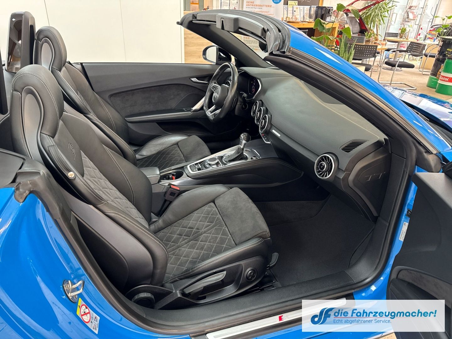 Fahrzeugabbildung Audi TT 40 TFSI 2.0 S line Sportpaket El. Verdeck Nav