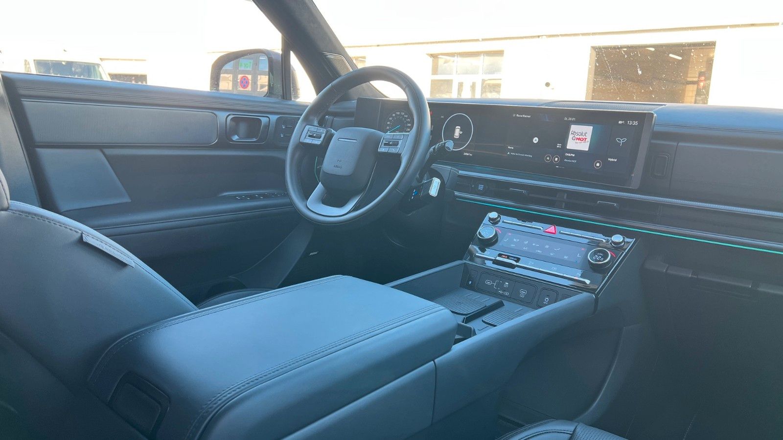 Fahrzeugabbildung Hyundai SANTA FE 1.6T-GDI HEV Blackline *Standhzg*AHK*