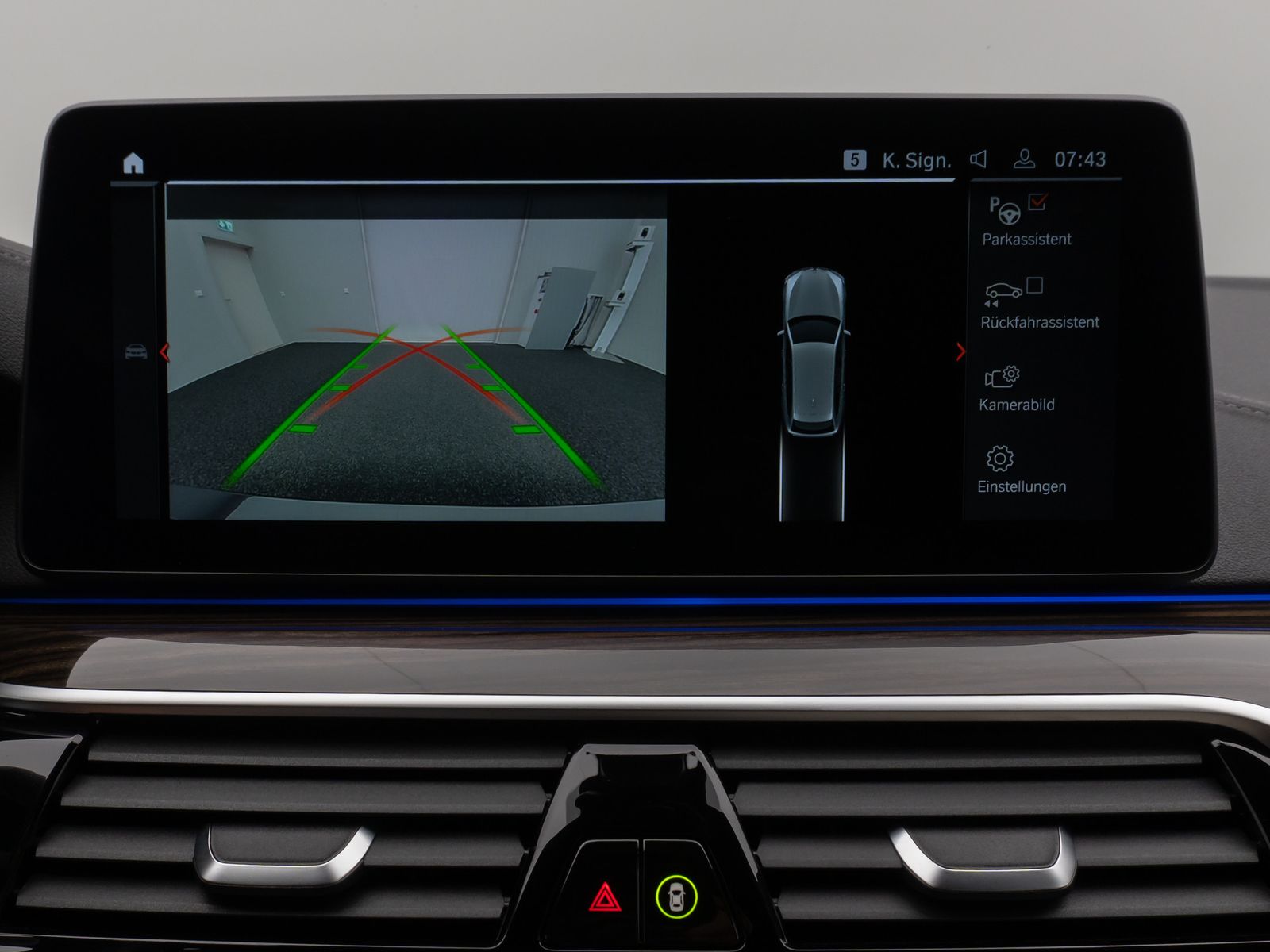 Fahrzeugabbildung BMW 530d LuxuryLine Laser HUD DAB HiFi DisKey 19Zoll