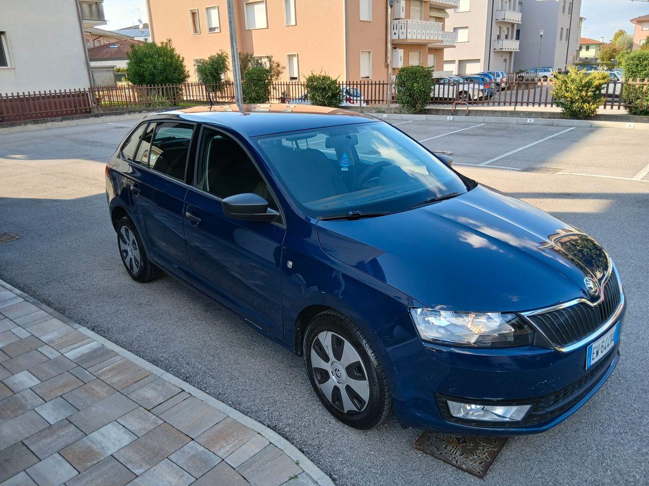 Skoda Rapid 2014 — салон