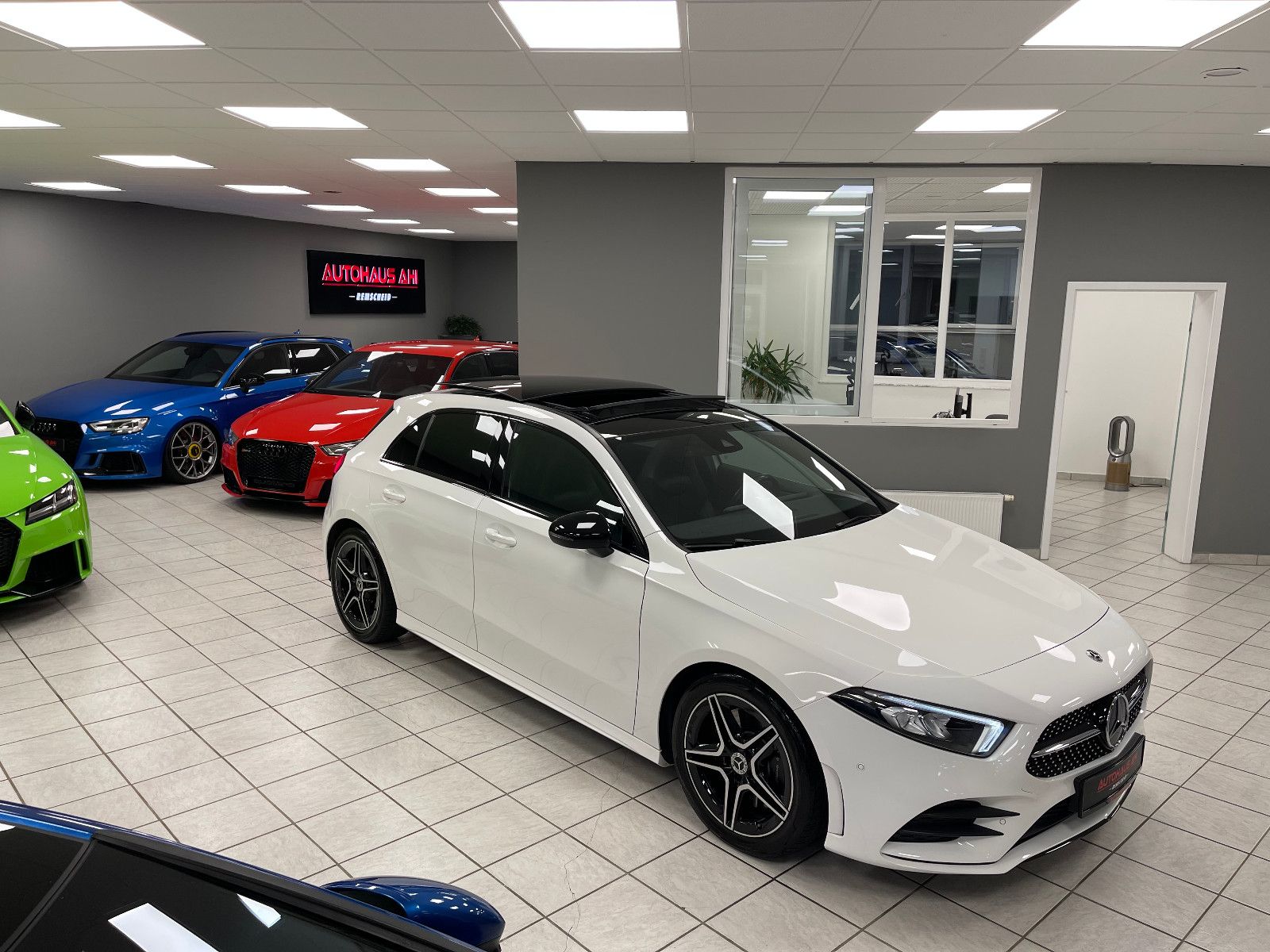 MERCEDES-BENZ A 250 AMG | Pano | Night | Spur | RfK | LED | SZ