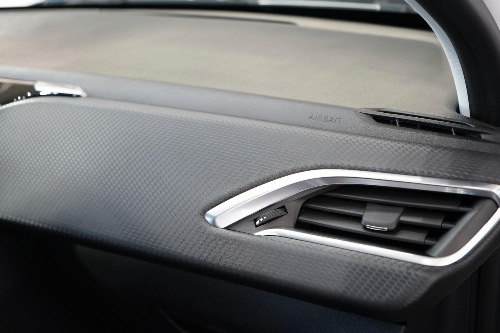 Peugeot 2008 Allure GT-LINE*Pano*Navi*Kam*18 Z.*Automat.