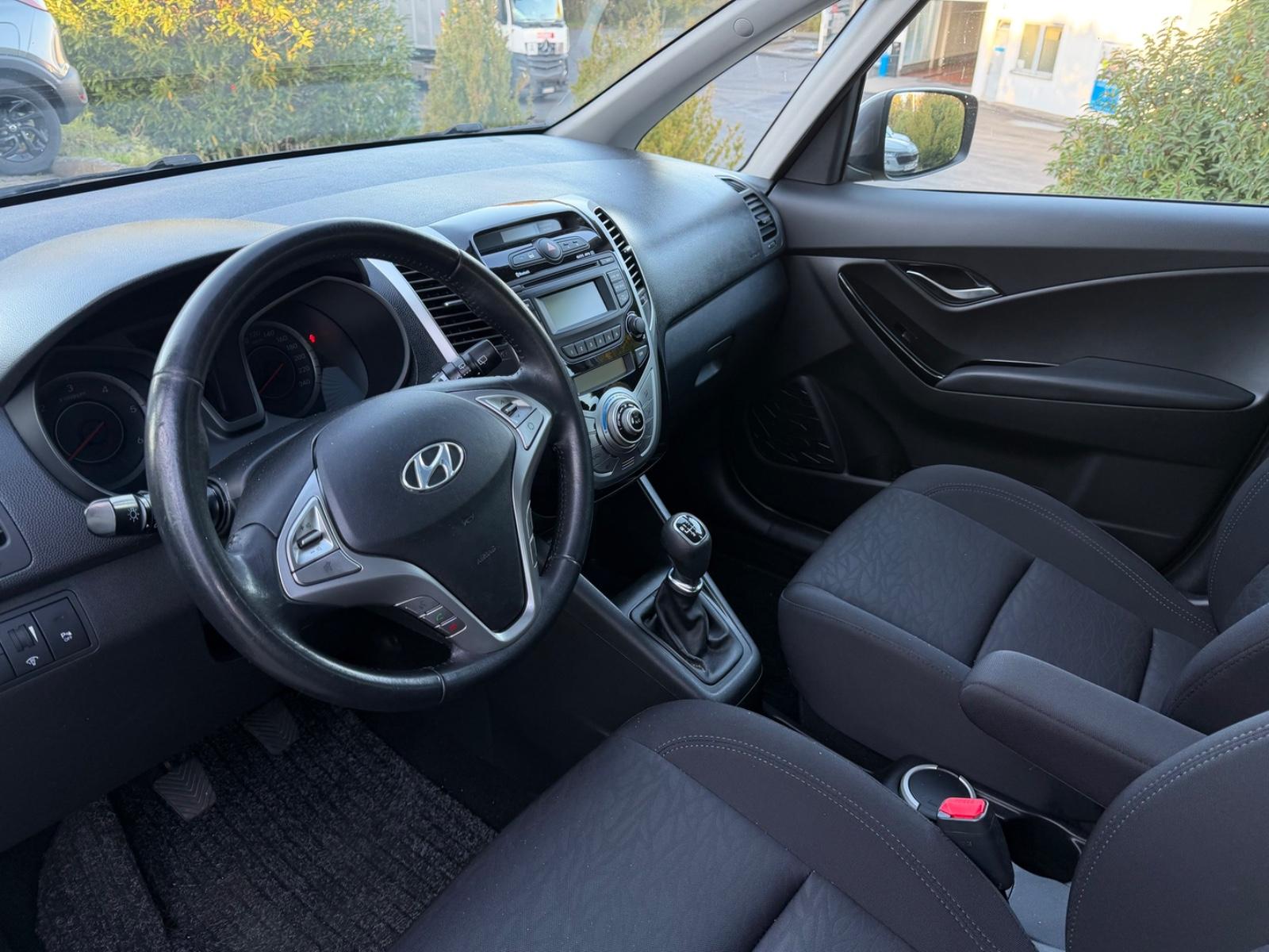 Hyundai ix20 2011 — photo 15