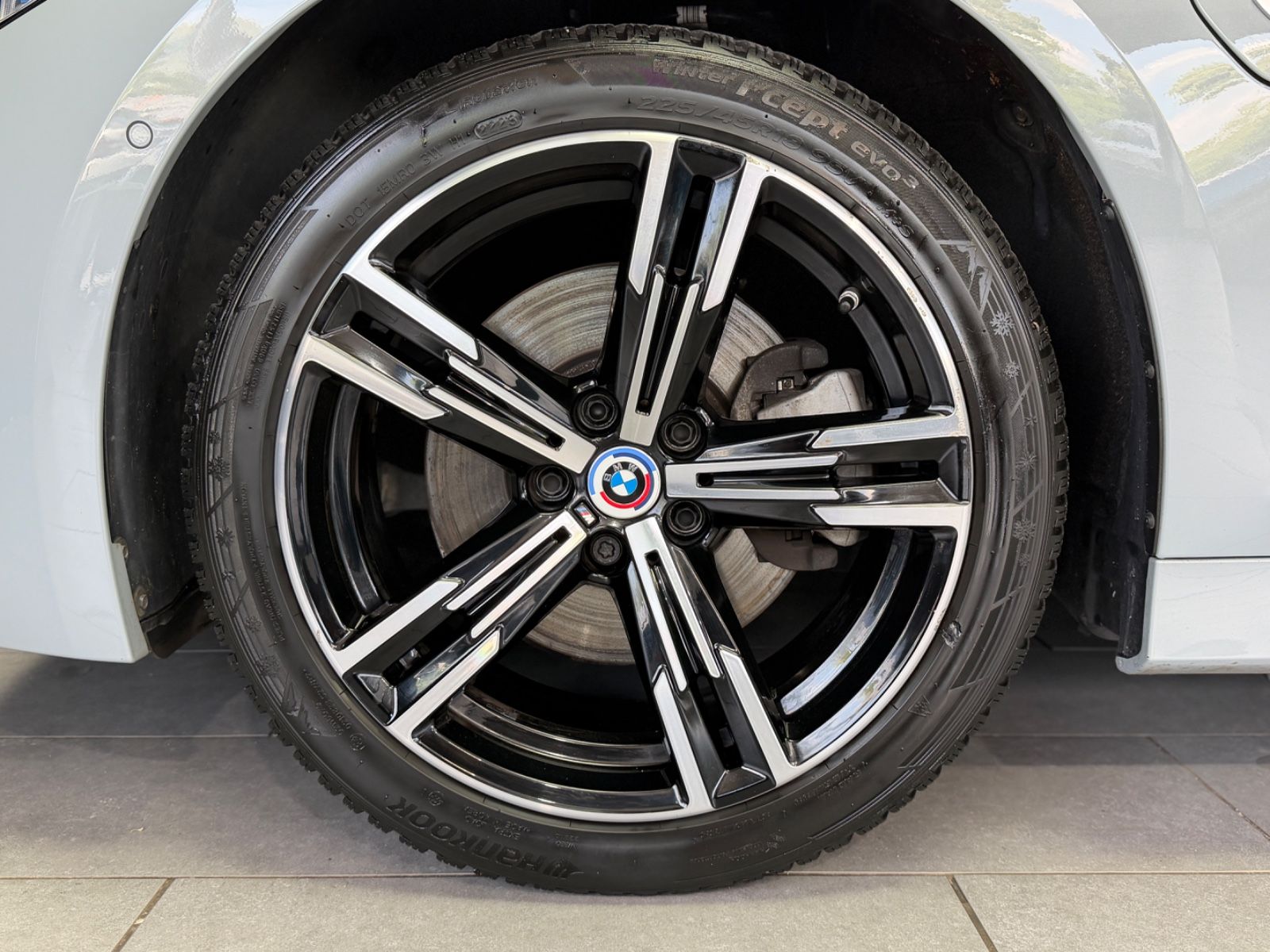Fahrzeugabbildung BMW 330e Touring M Sport|HEAD-UP|NAVI|HIFI|WIDESCREE