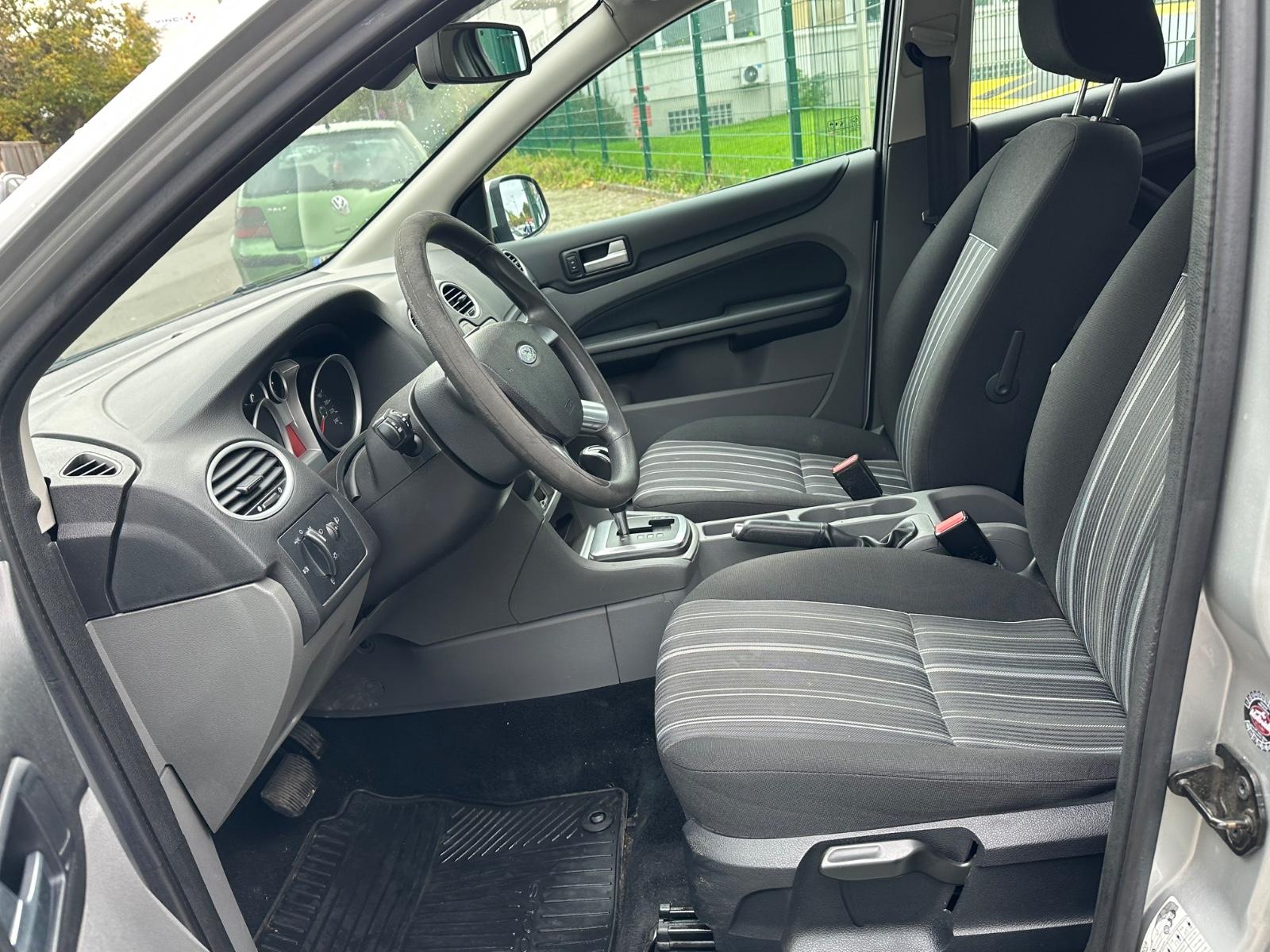 Ford Focus 2010 — photo 6