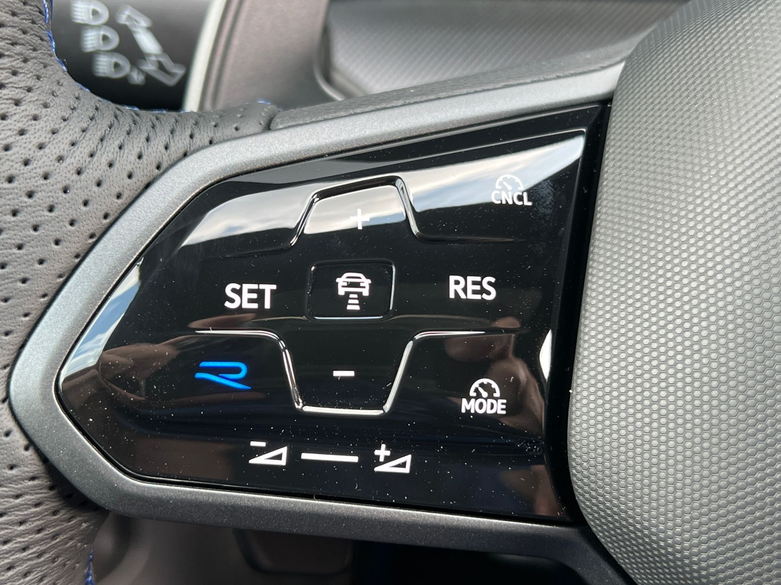 Fahrzeugabbildung Volkswagen Golf R 2.0 TSI DSG 4MOTION *Black-Style, Harman*