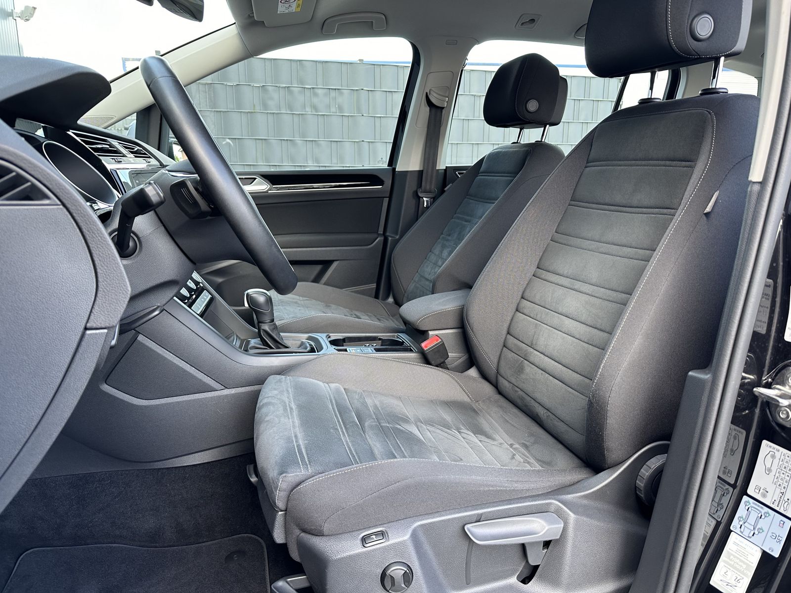 Fahrzeugabbildung Volkswagen Touran 1.5 TSI ACT DSG HL NAV+LED+AHK+ACC+KAM+PP