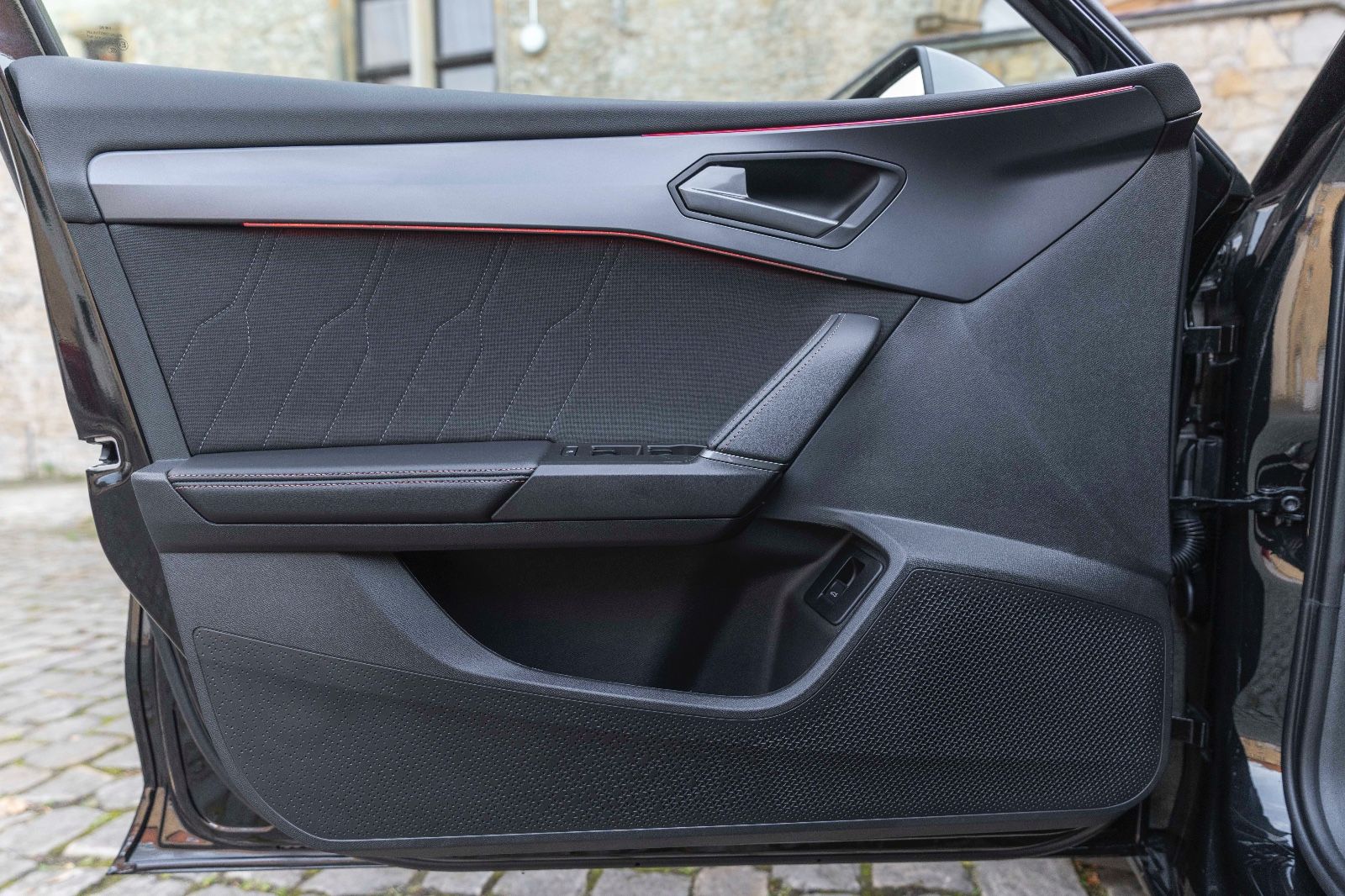 Fahrzeugabbildung CUPRA Leon Sportstourer 1.5 eTSI ACC LED TOTW CARPLAY