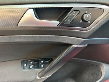 Volkswagen Golf VII Lim. Lounge BMT *PDC*