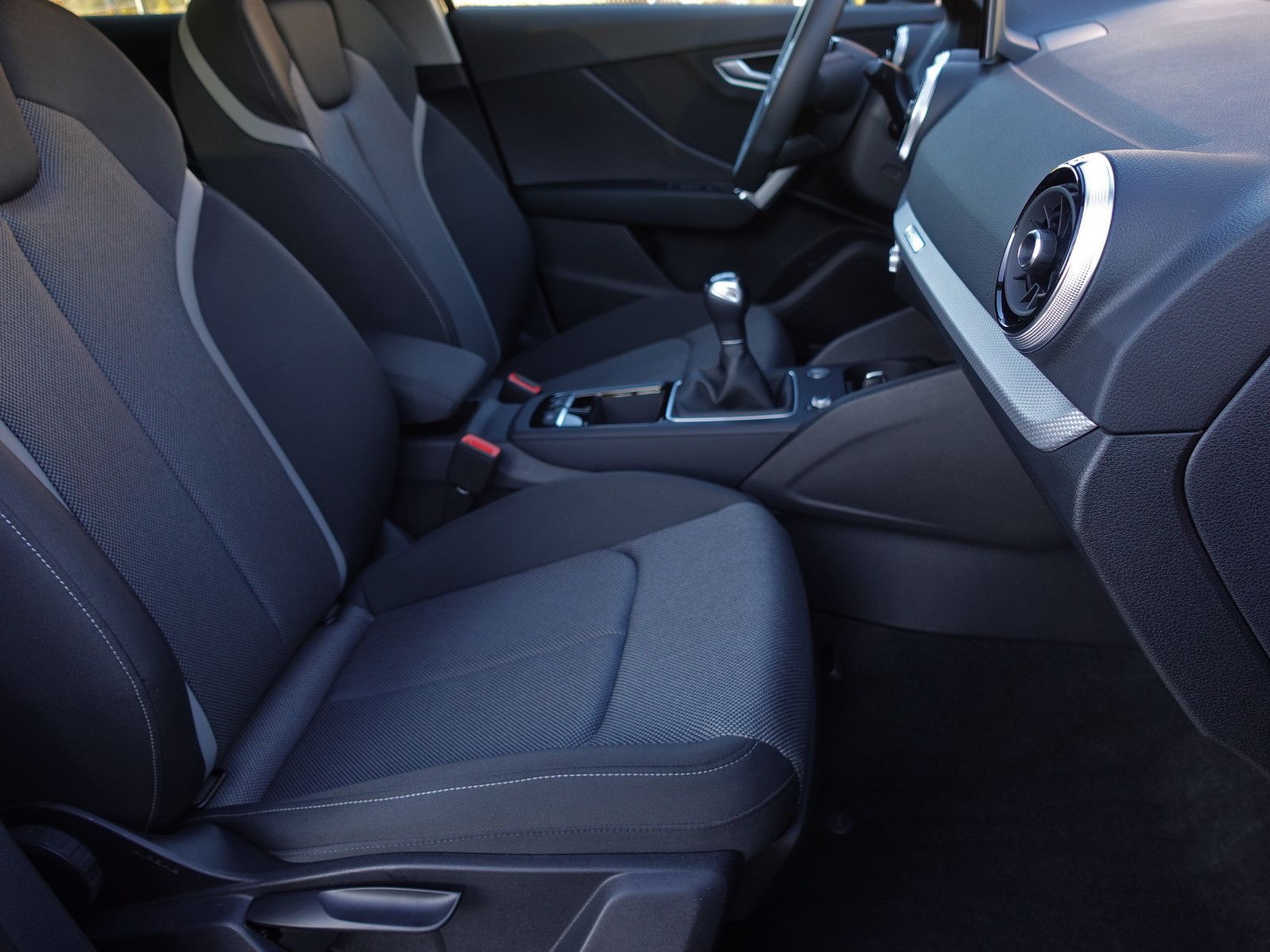 Fahrzeugabbildung Audi Q2 35 TFSI S line Matrix HiFi Kamera AHK ...