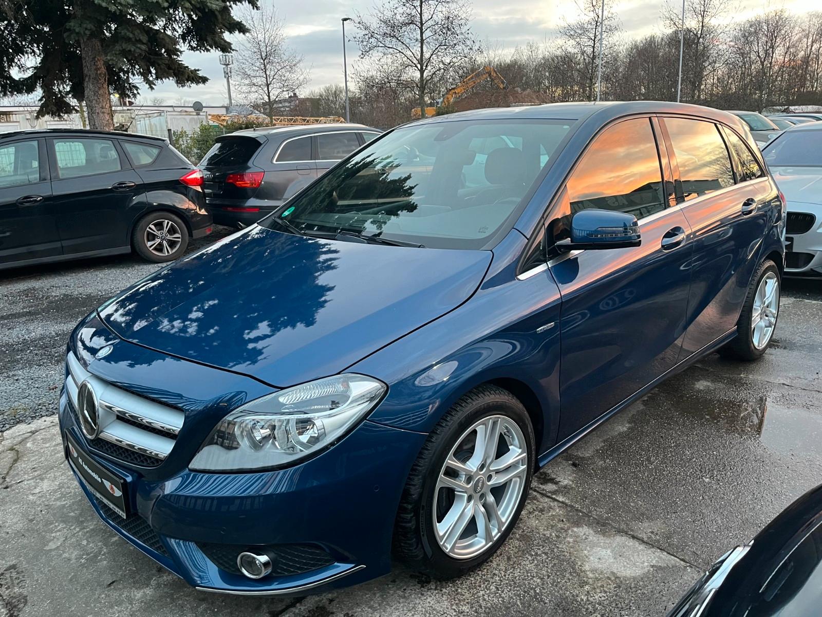 Mercedes-Benz B180 BlueEfficiency,PDC,Chrompaket,Navi,Leder