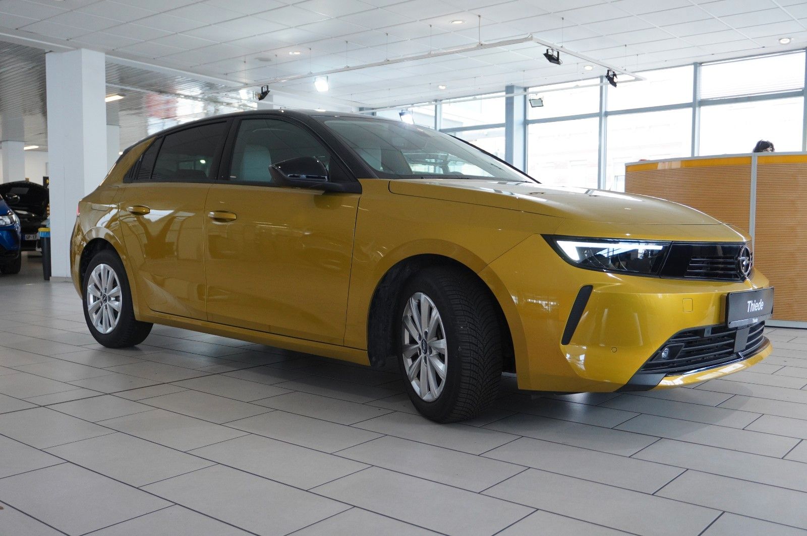 Fahrzeugabbildung Opel Astra L Lim. 1.2T ELEGANCE NAVI/LED/KAMERA/SPORT