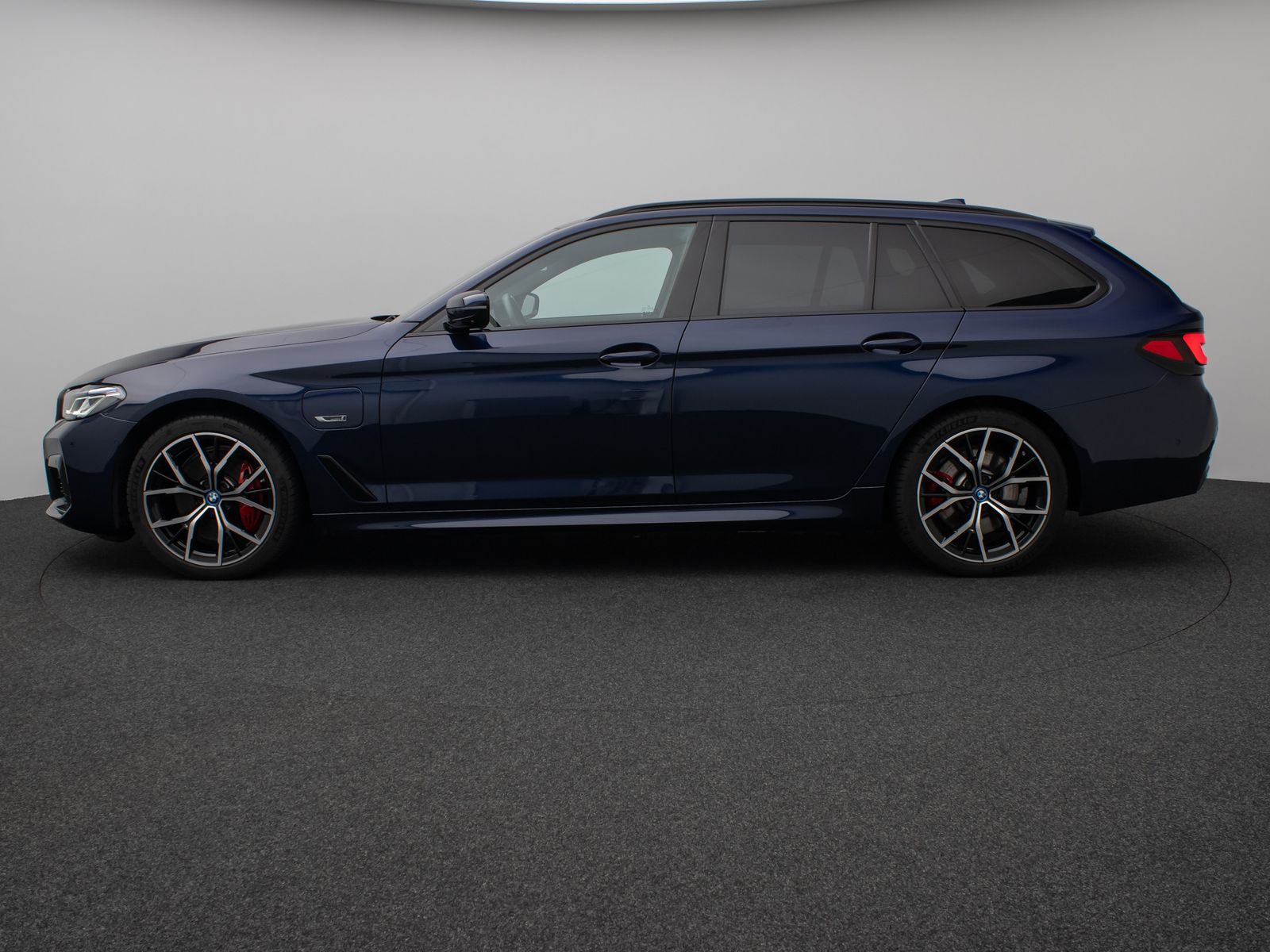 Fahrzeugabbildung BMW 530e xD M Sport Panorama 360°Laser HUD DAB H/K