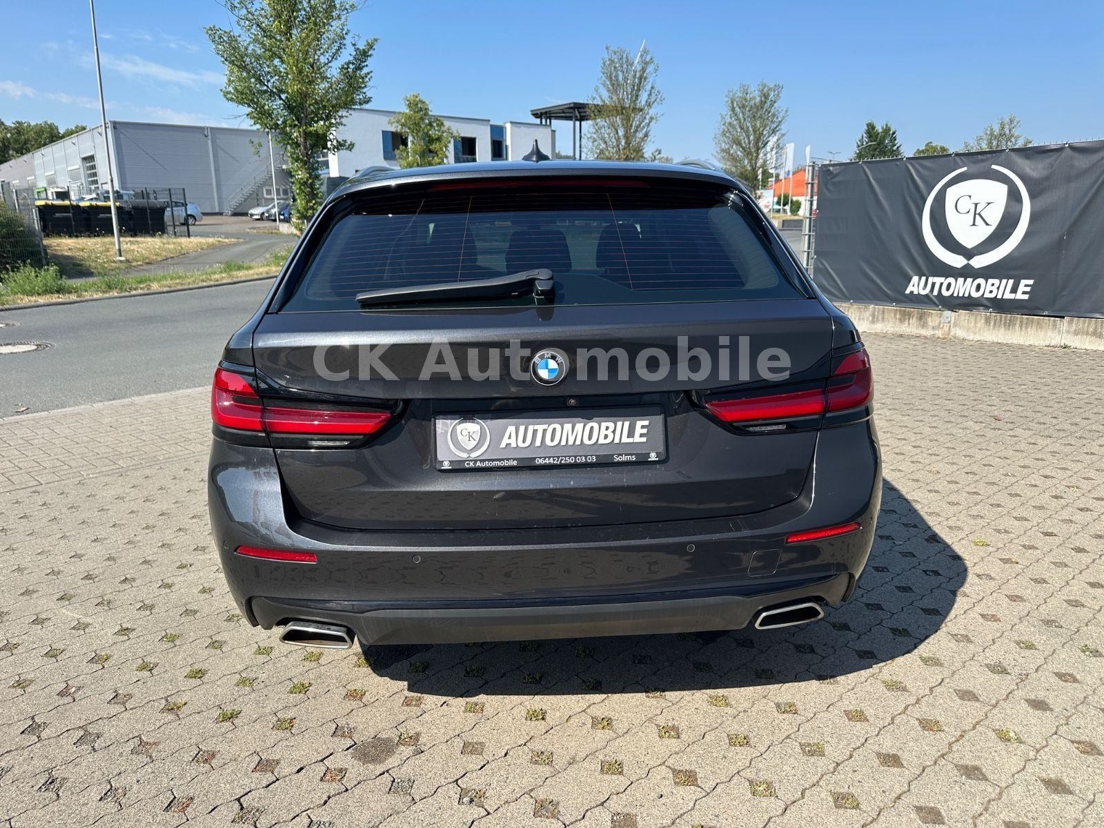 Fahrzeugabbildung BMW 520d Touring/Navi/Leder/Head-Up/Kamera/LED/ACC