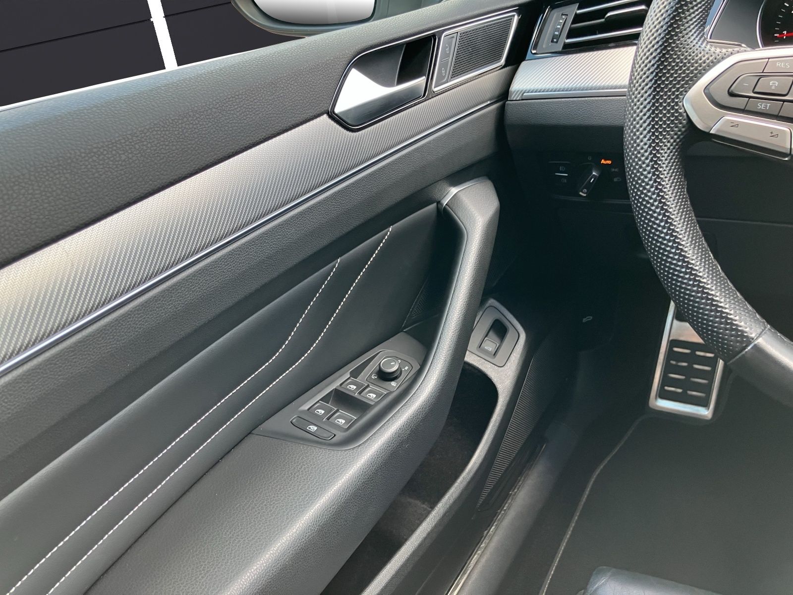 Fahrzeugabbildung Volkswagen Passat Variant R-Line TSI DSG LED ACC NAVI RFK S