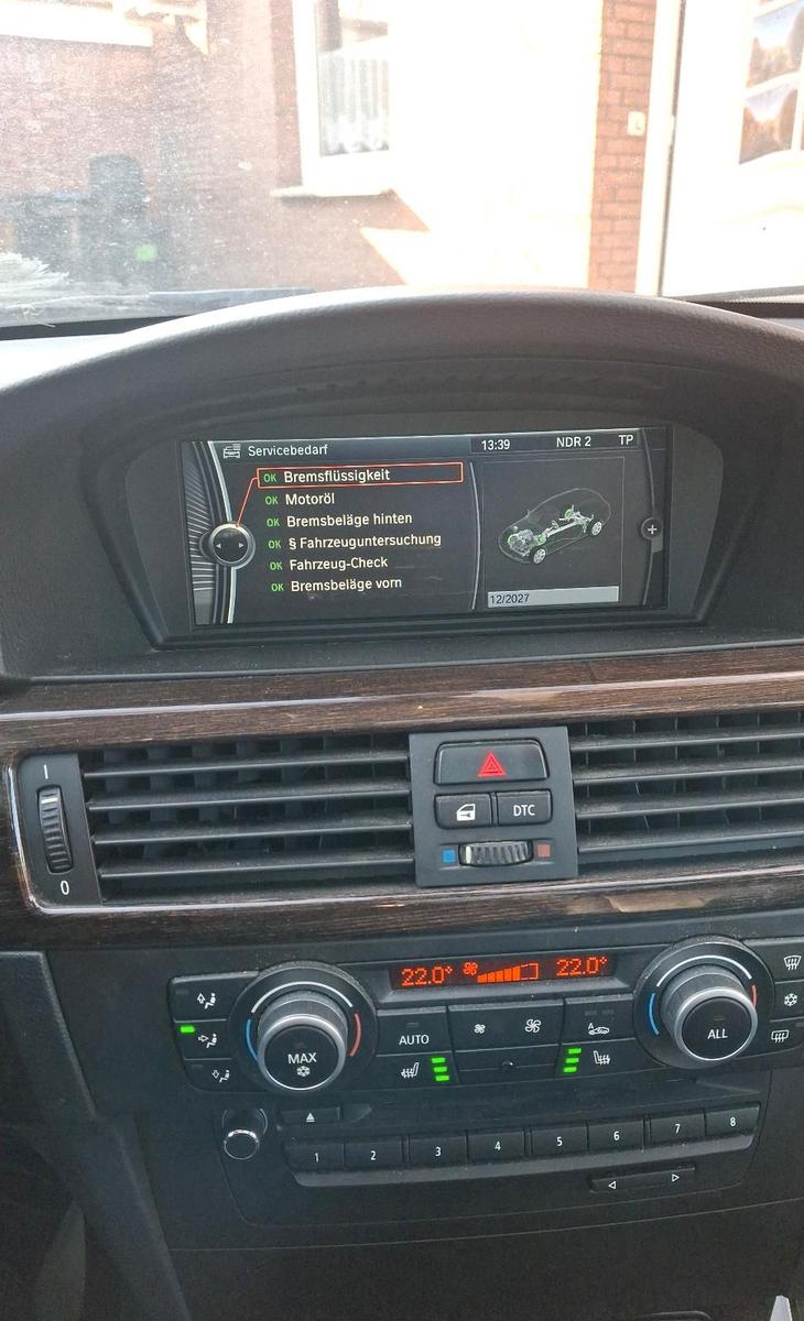 BMW 320 2010 — photo 9