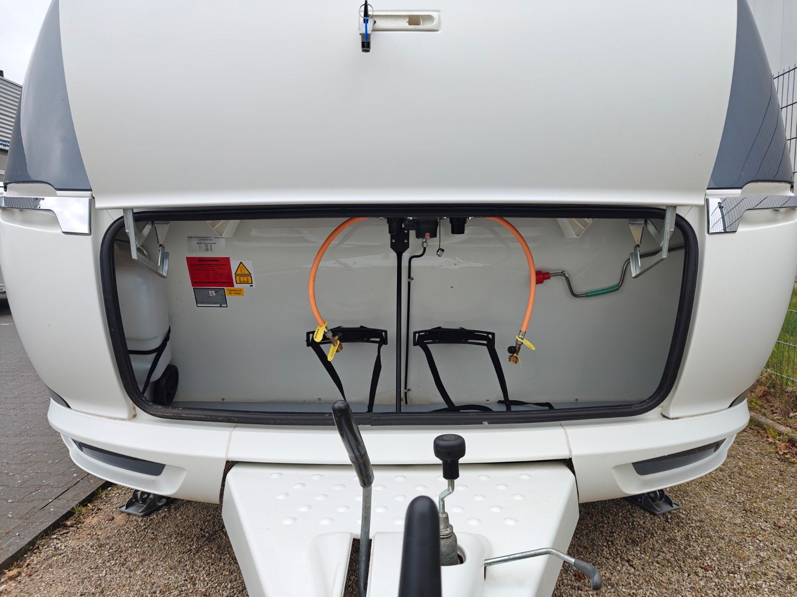 Fahrzeugabbildung Hobby De Luxe Edition 650 KMFe - Etagenbetten, 2x Sitz
