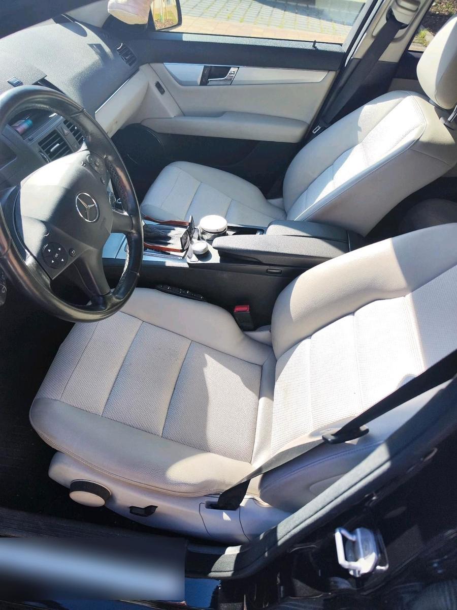 Mercedes-Benz 220 2010 — photo 10