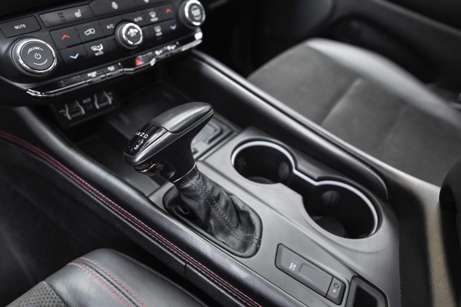 Fahrzeugabbildung Dodge Durango 5,7L R/T AWD H&K LPG LED AHK CARPLAY KAM