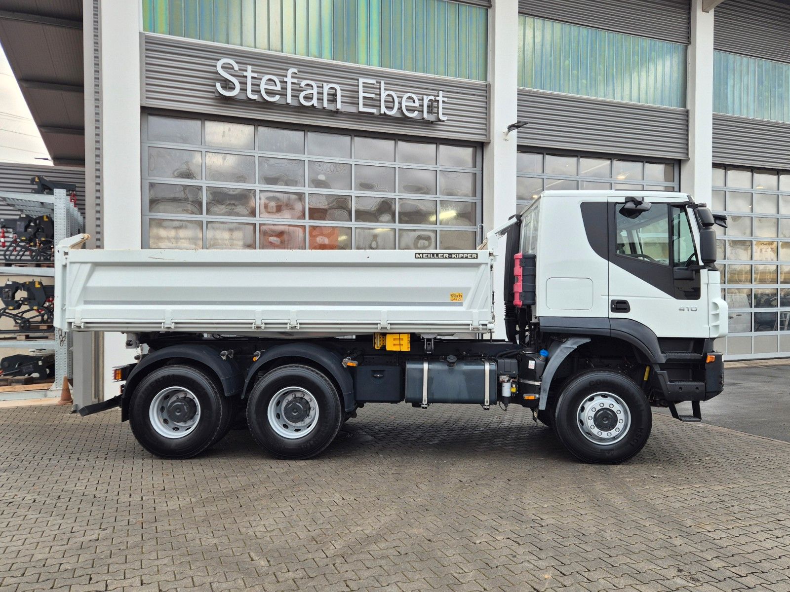 Fahrzeugabbildung Iveco Trakker AT260T41W 6x6 Meiller AHK